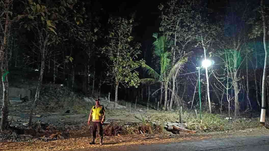 Antisipasi Karhutla, Polres Kebumen Patroli di Wilayah Perhutani Polres Kebumen Patroli di Hutan Cegah Karhutla