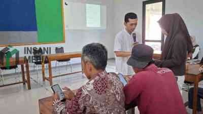 Universitas Maarif Nahdlatul Ulama UMNU Kebumen Mengajarkan Digital Marketing untuk Warga Desa Sendangdalem Kecamatan Padureso Kabupaten Kebumen