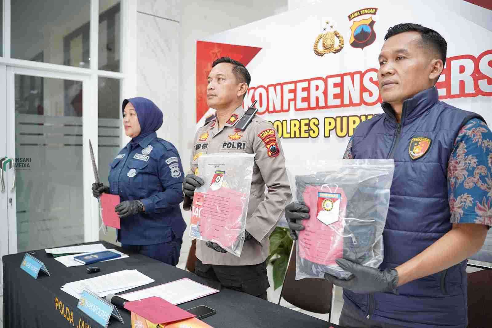 Polisi Bongkar Komplotan Pembobol Toko Material di Kutoarjo, Purworejo, Begini Kronologinya Wakapolres Purworejo Kompol Nana Edi Sugito Bersama Kasat Reskrim AKP Dwiyono dan Kasi Humas AKP Ida Widaastuti saat Menunjukkan Barang Bukti Hasil Pencurian di Toko Material
