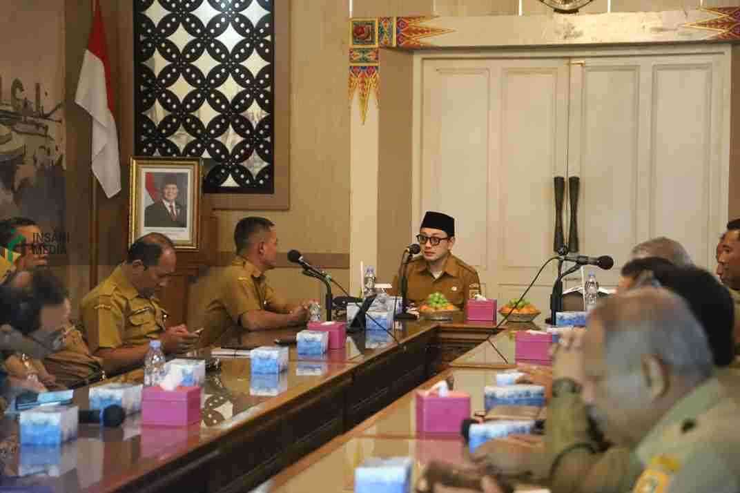 Hadapi Keluhan, Pemkab Purworejo Dorong Pemutakiran Data Desil Wakil Bupati Purworejo Dion Agasi Setiabudi saat Rapat Desil