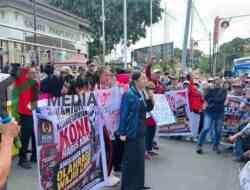 Wakil Wali Kota Blitar Pimpin Demo Pemkot, Minta Dana Hibah KONI Dicairkan