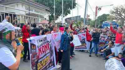 Wakil Wali Kota Blitar Elim Tyu Samba Pimpin Demo Minta Pemkot Turunkan Hibah untuk KONI Kota Blitar
