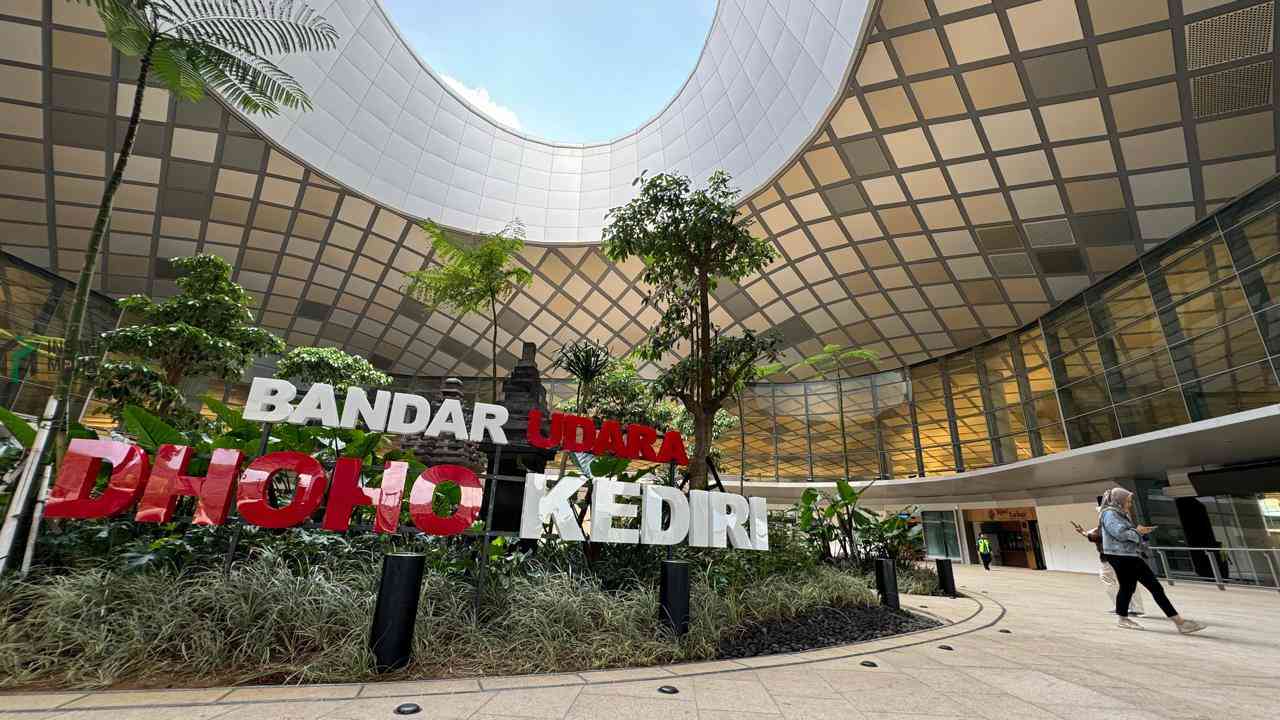 DPRD Dukung Bandara Dhoho Kediri Jadi Embarkasi Haji 2027, Jemaah Jatim Selatan Tak Perlu Lagi ke Surabaya WhatsApp Image 2026 09 04 at 20.48.03