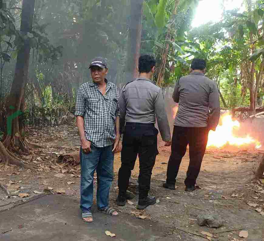 Polisi Bubarkan Arena Sabung Ayam di Tarik, Sidoarjo, Perlengkapan Dibakar Anggota Polresta Sidoarjo Bubarkan Sambung Ayam di Kecamatan Tarik