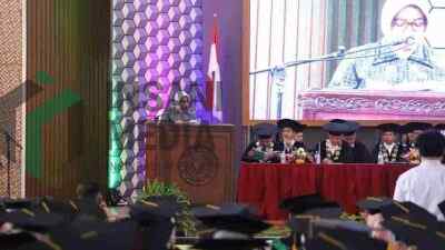Bupati Purworejo Yuli Hastuti saat Menghadiri Wisuda Universitas Muhammadiyah Purworejo UMPWR