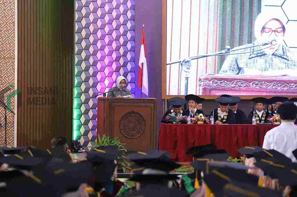 Bupati Purworejo Yuli Hastuti saat Menghadiri Wisuda Universitas Muhammadiyah Purworejo UMPWR