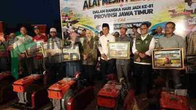 HUT TNI Ke-81, Pemprov Jatim Gelontorkan Combine Harvester di Kabupaten Blitar