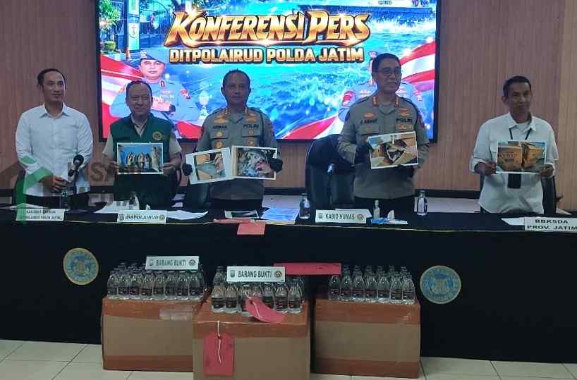 Ditpolairud Polda Jatim Bongkar Empat Kasus Ilegal Dari Sirip Hiu, Satwa Dilindungi, Miras Hingga BBM Bersubsidi IMG 20261027 120825 2