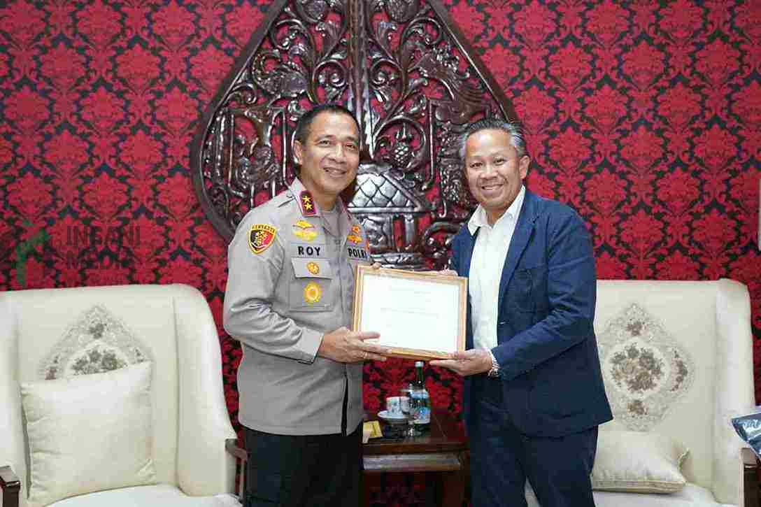 Bongkar Penipuan Lintas Siber Negara FBI Apresiasi Polda Jateng Kapolda Jateng Irjen Pol. Roy Hardi Siahaan dan Acting FBI Legat Attache for Indonesia and Timor Leste Son Nguyen