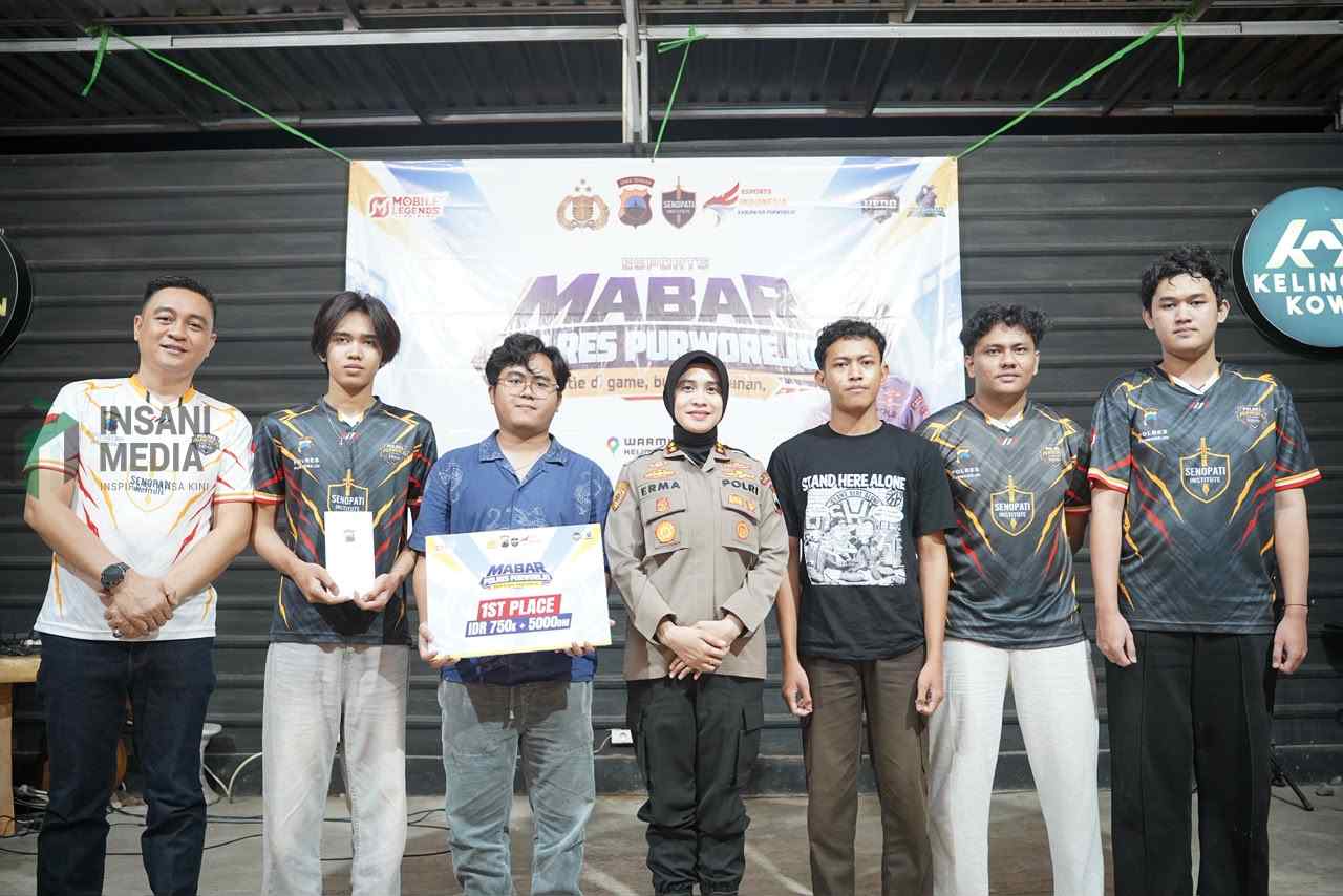 Cegah Tawuran, Polres Purworejo Gelar Lomba E-Sport Mobile Legends Kapolres Purworejo AKBP Erma Rahayu Kusuma Ningrum Bersama Peserta Lomba E Sports Mobile Legends