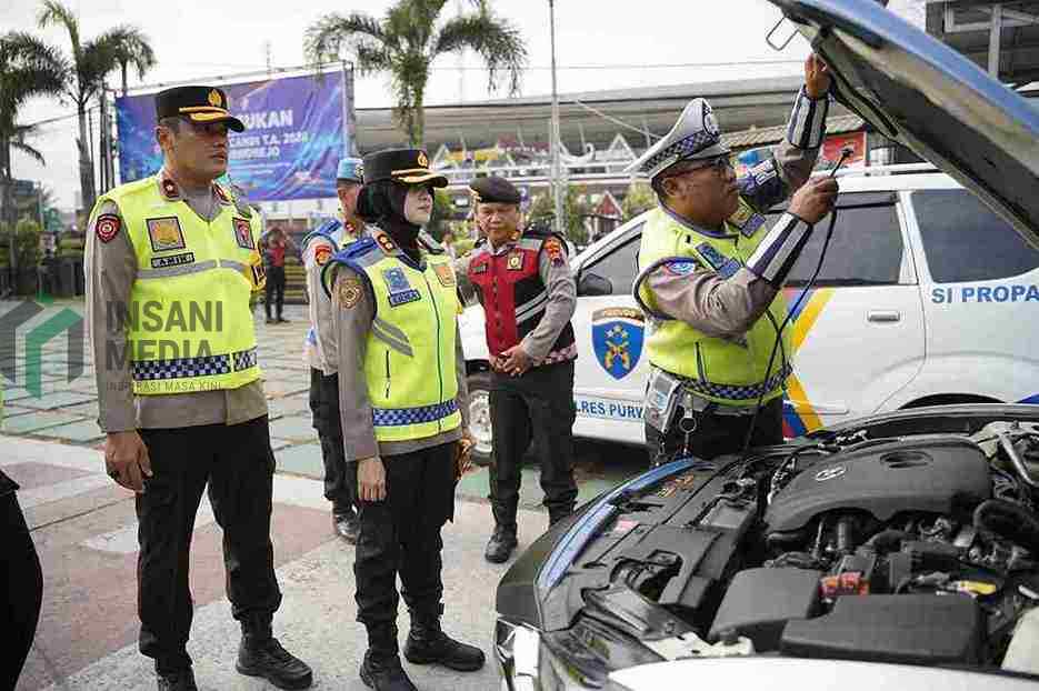 Kapolres Purworejo AKBP Erma Rahayu Kusuma Ningrum Memeriksa Kesiapan Kendaraan untuk Operasi Candi 2026