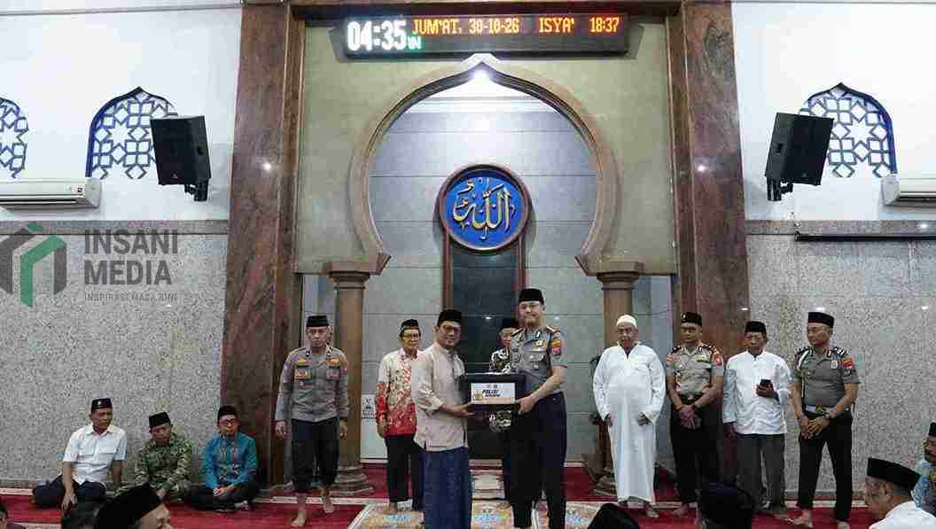 Subuh Keliling di Taman, Kapolresta Sidoarjo Ajak Warga Perangi Narkoba Kapolresta Sidoarjo AKBP Bobby A. Condroputra Gelar Subuh Keliling di Taman