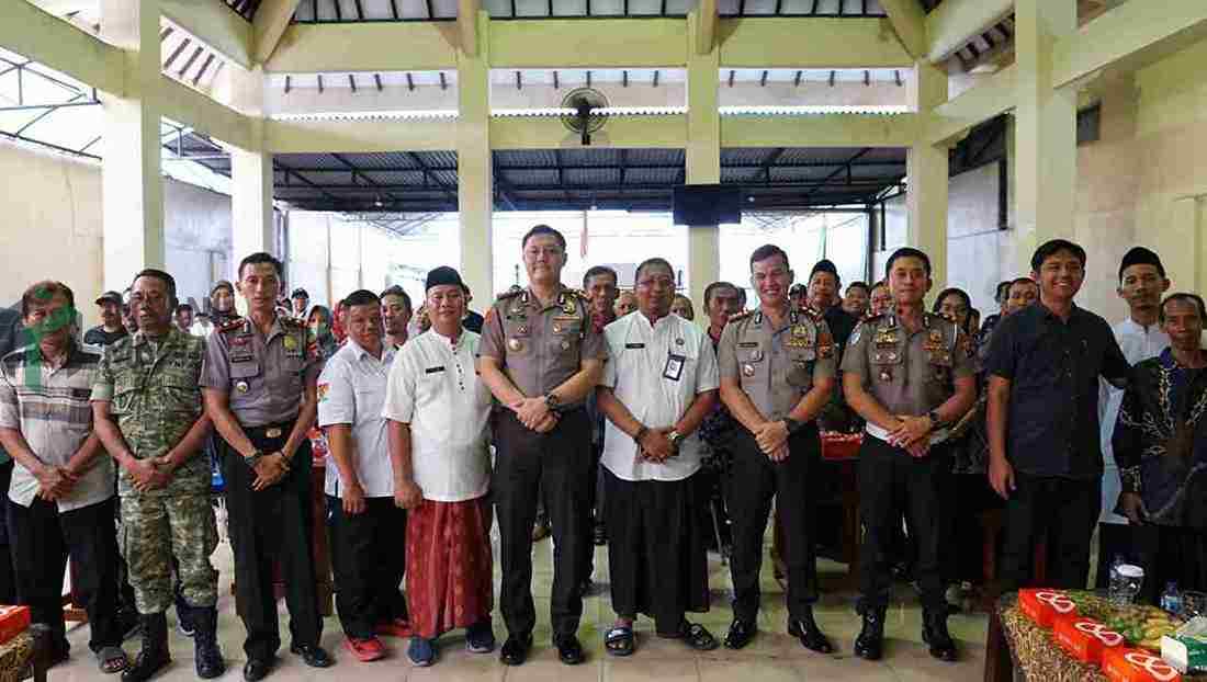 Kapolresta Sidoarjo Sambangi Warga Randegan, Perkuat Program POLIRAN Kapolresta Sidoarjo AKBP Bobby Adimas Condroputra Mengunjungi Warga Desa Randegan Kecamatan Tanggulangin