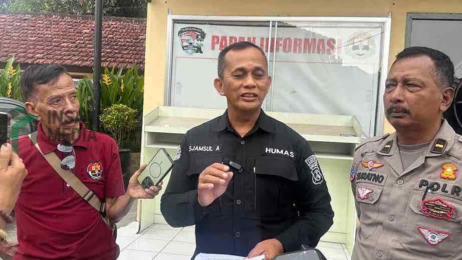 Kasi Humas Polres Blitar Kota AKP Samsul Anwar Baju Hitam