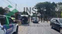 Truk Mitsubishi dan Kawasaki Ninja Terlibat Kecelakaan di Talun, Blitar Dua Remaja Luka-luka Kecelakaan lalu lintas yang melibatkan truk Mitsubishi dan sepeda motor Kawasaki Ninja terjadi di Jalan Umum Desa Kendalrejo Kecamatan Talun Kabupaten Blitar Senin 12102026 sekitar pukul 08.30 WIB.