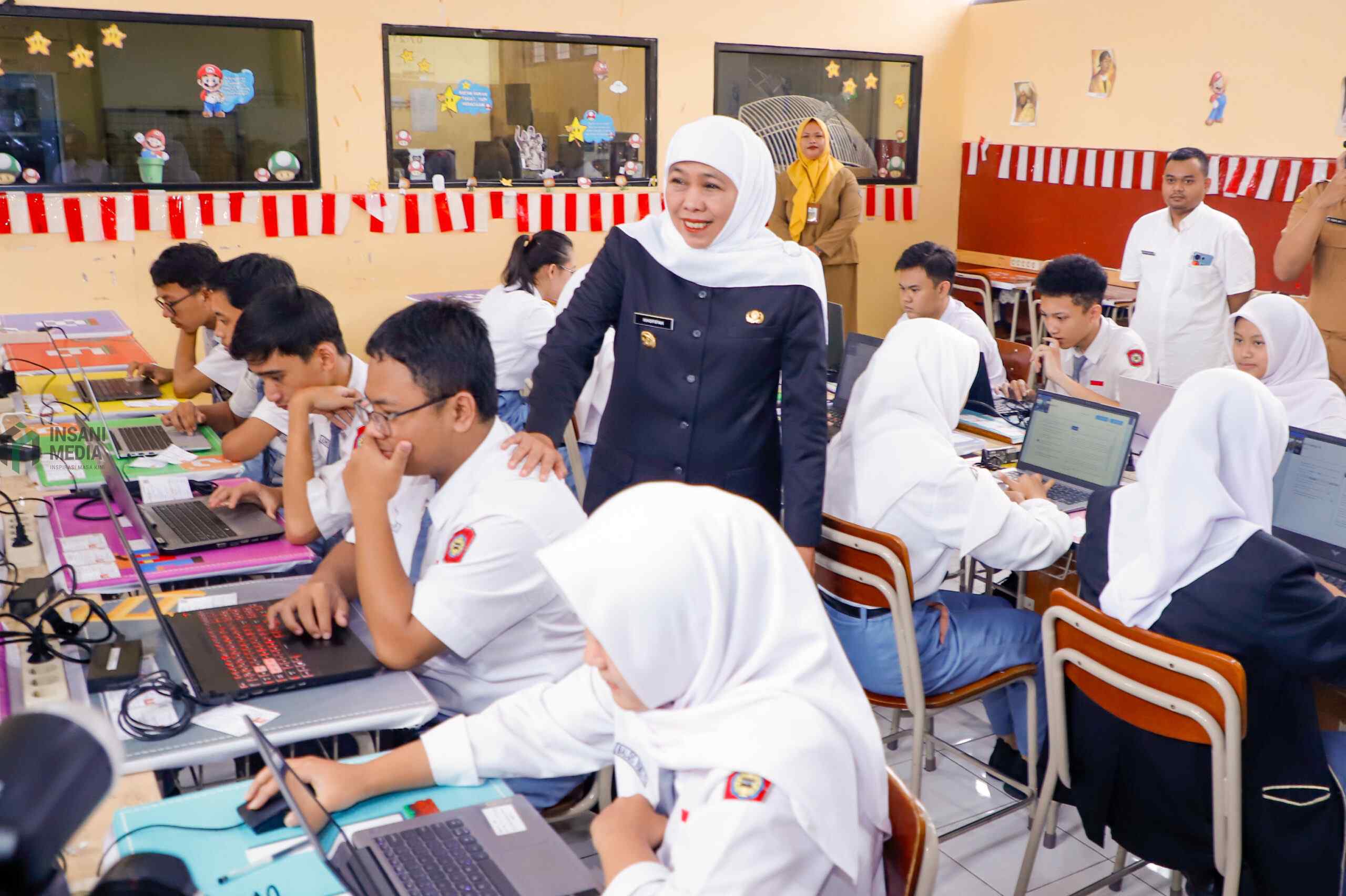 Menjaga Harapan dan Masa Depan Murid Jatim, Gubernur Khofifah Hadir Beri Semangat dan Doa Kesuksesan TKA Khofifah3 scaled