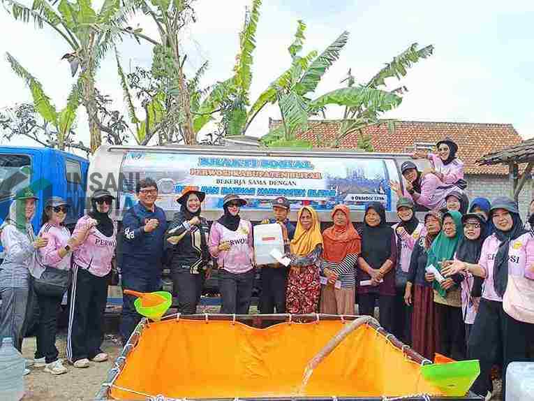 PERWOSI Kabupaten Blitar Salurkan Air Bersih untuk Warga Desa Panggungduwet Kecamatan Kademangan