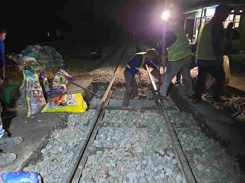 PT KAI Daop 7 Madiun Memperbaiki 3 Perlintasan Kereta Api di Tulungagung