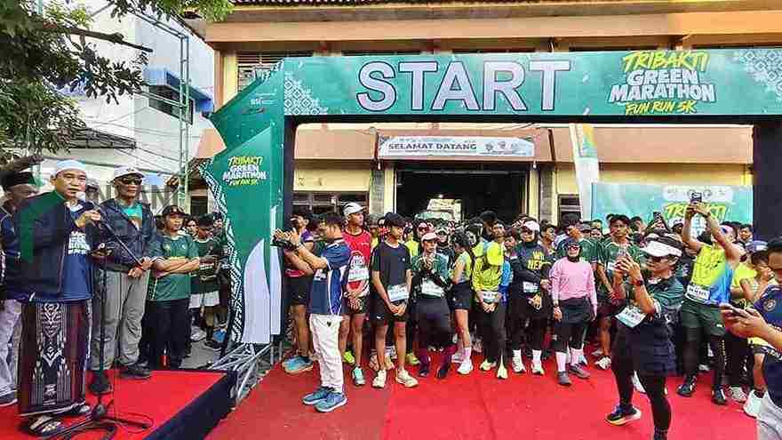 Para Peserta Mengikuti Tri Bakti Green Marathon Fun Run 5K Universitas Islam Tribakti Lirboyo Kediri