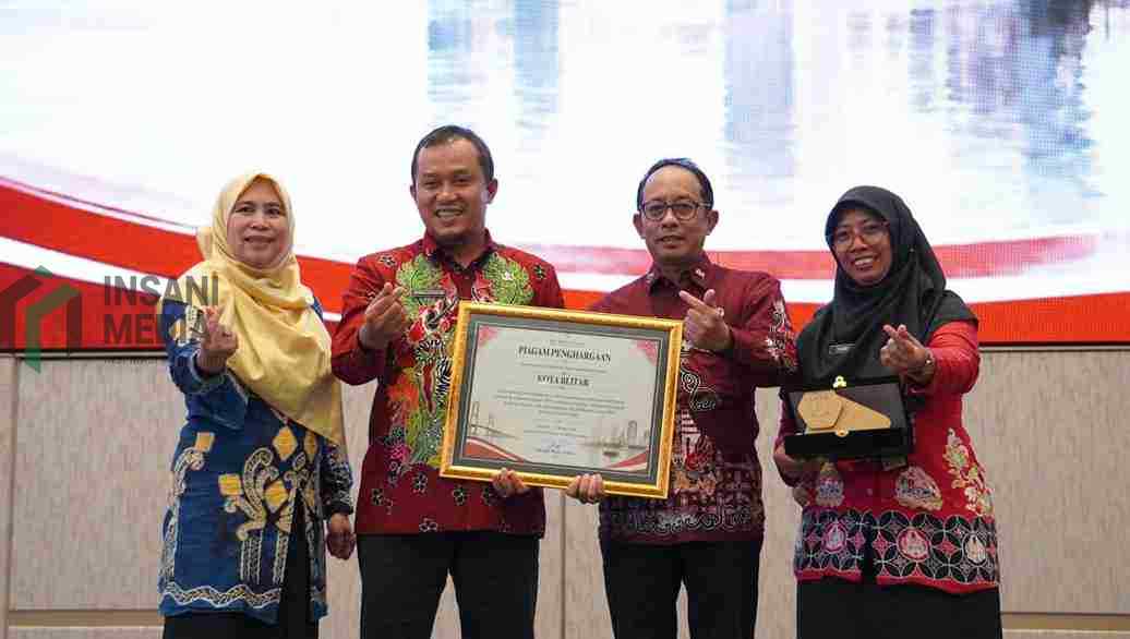 Pemerinrtah Kota Blitar Memperoleh Penghargaan Kepatuhan Pembayaran JKN Terbaik se Jatim