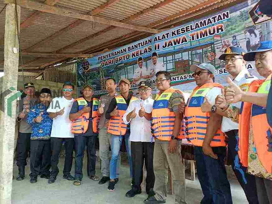 Pemkab Blitar Salurkan 444 Pelampung Air