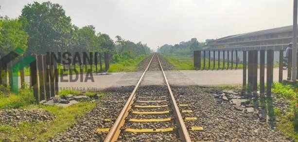 Perlintasan kereta api di Kediri