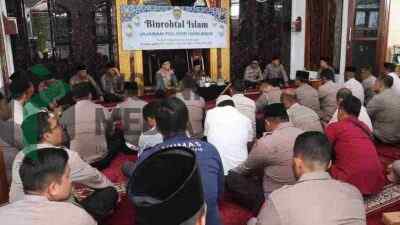 Polres Kebumen Gelar Bimbingan Rohani dan Mental ke Anggota