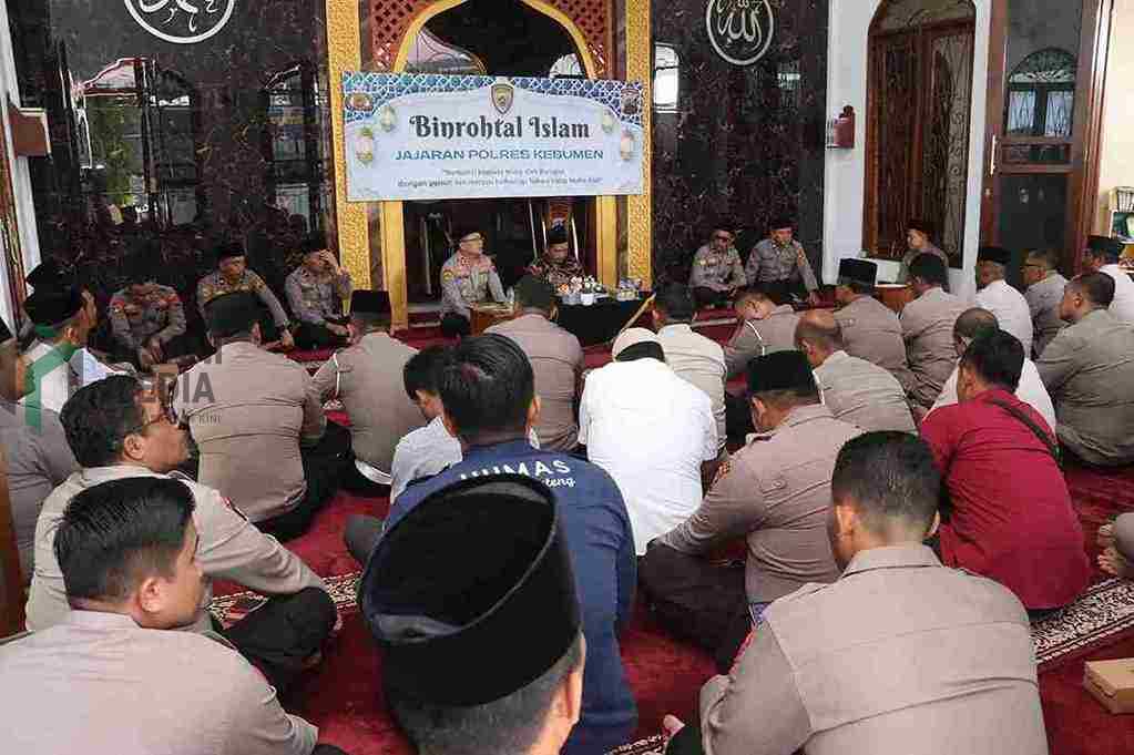 Tingkatkan Pelayanan ke Masyarakat, Polres Kebumen Gelar Bimbingan Rohani dan Mental ke Anggota Polres Kebumen Gelar Bimbingan Rohani dan Mental ke Anggota
