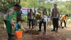 Penghijauan, Polres Kebumen Tanam 500 Bibit Pohon Buah, Gerakan Green Policing Polres Kebumen Taman 500 Pohon Buah Dukung Green Policing