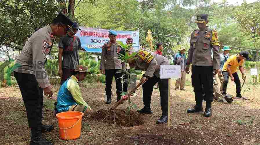 Polres Kebumen Taman 500 Pohon Buah Dukung Green Policing