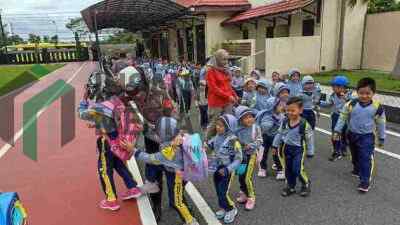 Satlantas Polres Blitar Kenalkan Keselamatan Lalu Lintas pada Anak anak