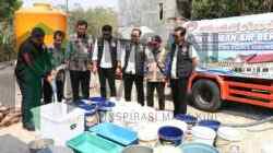 Satresnarkoba Polres Kebumen Salurkan 1.000 Liter Air Bersih ke Pakuran, Bantu Warga Kekeringan Dampak Kemarau Panjang Satreskoba Polres Kebumen Salurkan Air Bersih untuk Warga Desa Pakuran Kecamatan Pejagoan
