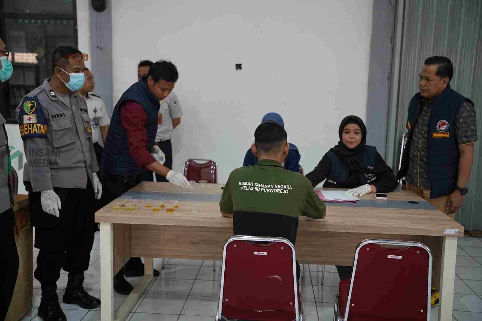 Satreskoba Polres Purworejo Lakukan Tes Urine untuk Warga Binaan Lepas Purworejo