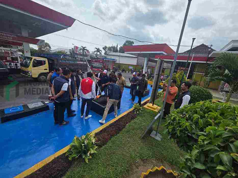 Satreskrim Polres Blitar Memeriksa Ketersediaan BBM di Sejumlah SPBU di Blitar