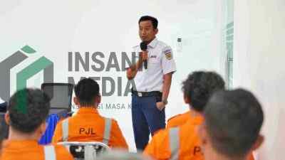 Vice President VP Daop 7 Madiun Ali Afandi Bersama Petugas PJL