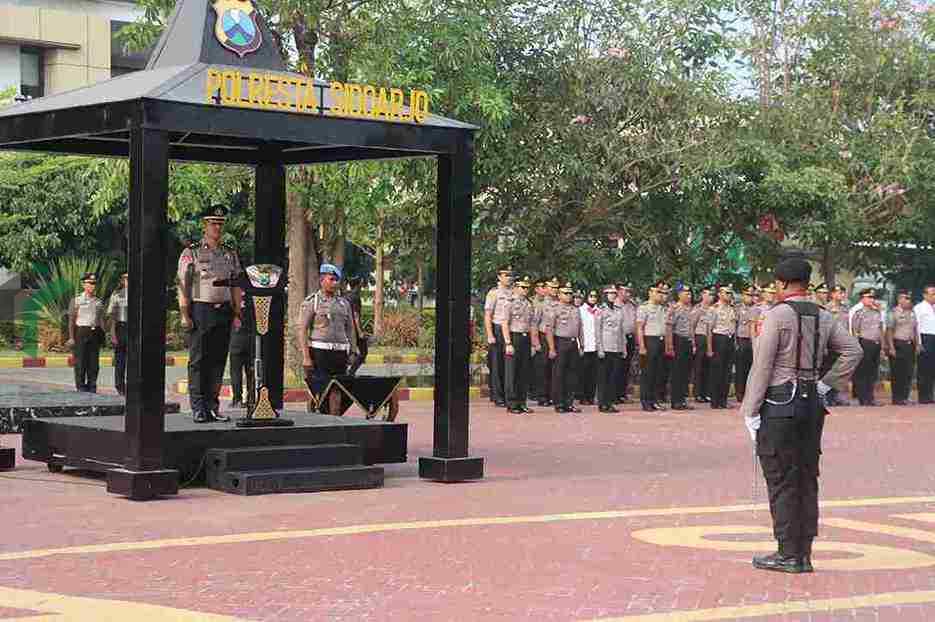 Wakapolresta Sidoarjo AKBP Fahrian Saleh Siregar Mempimpin Upacara Hari Sumpah Pemuda