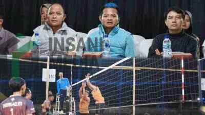 Wakil Bupati Blitar H Beky Herdihansah saat Melihat Turnamen Bola Voli Jambul Biru Jos Jis Championship