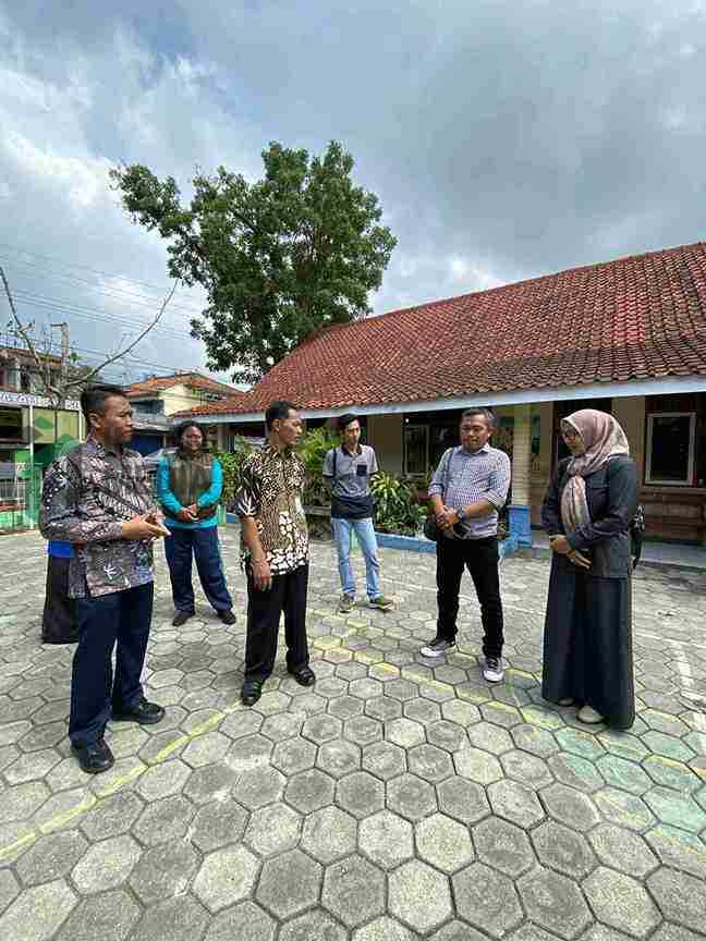 Progres Jalan Tumbak Anyar–Banyuasin Lampaui Target, Wakil Ketua DPRD Purworejo Rokhman Dorong Percepatan Wakil Ketua DPRD Kabupaten Purworejo Rokhman meninjau proyek peningkatan Jalan Tumbak Anyar–Banyuasin